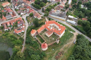 Cervena Recice, Çek Cumhuriyeti - 28 Temmuz 2023: Cervena Recice şatosu panorama manzarası, Czech şehir manzarası, vysocina Bölgesi, Çek Cumhuriyeti, Avrupa