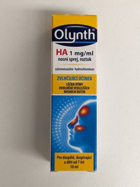 Prag, Çek Cumhuriyeti - 10 Temmuz 2024: OLYNTH burun spreyi JOHNSON JOHNSON JOHNSON tarafından XYLOMETAZOLINE aktif maddesi ile burun tıkanıklığı ve sinüzitini azaltmak için kullanılır