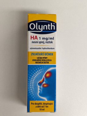Prag, Çek Cumhuriyeti - 10 Temmuz 2024: OLYNTH burun spreyi JOHNSON JOHNSON JOHNSON tarafından XYLOMETAZOLINE aktif maddesi ile burun tıkanıklığı ve sinüzitini azaltmak için kullanılır