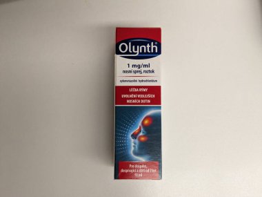 Prag, Çek Cumhuriyeti - 10 Temmuz 2024: OLYNTH burun spreyi JOHNSON JOHNSON JOHNSON tarafından XYLOMETAZOLINE aktif maddesi ile burun tıkanıklığı ve sinüzitini azaltmak için kullanılır