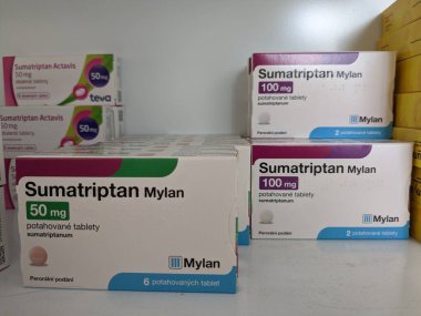 Prag, Çek Cumhuriyeti 23 Mayıs 2023: Migren ve baş ağrısı tedavisi için eczane-Sumatriptan Mylan hapları