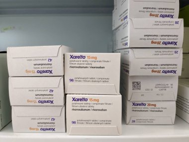 Prag, Çek Cumhuriyeti - 22 Mayıs 2023. Xarelto, Bayer Sağlık 'ın felç ve kan pıhtısını azaltmak için ilaç..