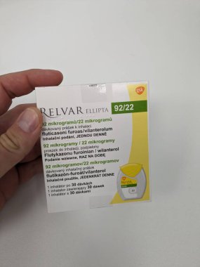 Prag, Çek Cumhuriyeti-22 Mayıs 2023: GSK Relvar Elipta kuru toz solunum için 26 Aralık 2018 tarihinde Manila, Filipinler 'de. GSK (Glaxo Smith Kline), bir ilaç üreticisi..