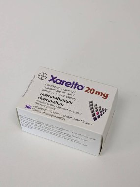 Prag, Çek Cumhuriyeti - 22 Mayıs 2023. Xarelto, Bayer Sağlık 'ın felç ve kan pıhtısını azaltmak için ilaç..