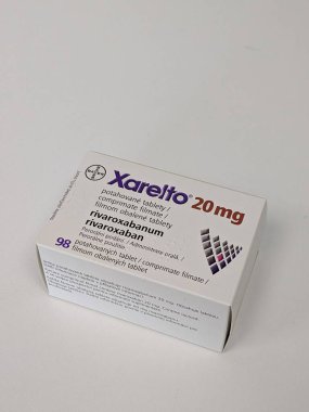 Prag, Çek Cumhuriyeti - 22 Mayıs 2023. Xarelto, Bayer Sağlık 'ın felç ve kan pıhtısını azaltmak için ilaç..