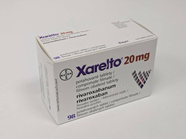 Prag, Çek Cumhuriyeti - 22 Mayıs 2023. Xarelto, Bayer Sağlık 'ın felç ve kan pıhtısını azaltmak için ilaç..