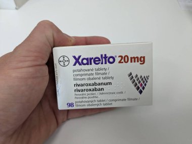 Prag, Çek Cumhuriyeti - 22 Mayıs 2023. Xarelto, Bayer Sağlık 'ın felç ve kan pıhtısını azaltmak için ilaç..