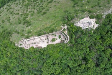 Şato Devicky, Palava, Moravya bölgesi, Pavlovske vrchy, Çek Cumhuriyeti, Palava aralığı, üzüm bağları, CHKO Palava, Korunan Peyzaj Bölgesi (Chrnn Krajinn oblast Plava))