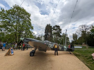 Pilsner, Çek Cumhuriyeti - 5 Mayıs 2023 Supermarine Spitfire, İngiliz Kraliyet Hava Kuvvetleri ve Müttefik Devletler tarafından kullanılan bir savaş uçağıdır.