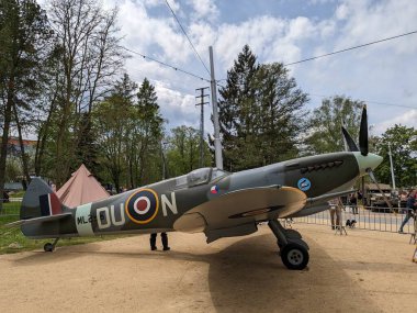 Pilsner, Çek Cumhuriyeti - 5 Mayıs 2023 Supermarine Spitfire, İngiliz Kraliyet Hava Kuvvetleri ve Müttefik Devletler tarafından kullanılan bir savaş uçağıdır.