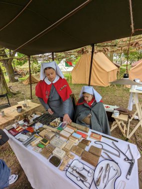 PILSEN, CZECH Cumhuriyet - 5 Mayıs 2023: Özgürlük Konvoyu. Özgürlük Festivali Plzen (Plze). Pilsen 'in Mayıs 1945' te Amerikan Ordusu tarafından kurtarılmasının kutlanması. 2. Dünya Savaşı 'ndan kalma makineler, tanklar ve zırhlı araçlar.