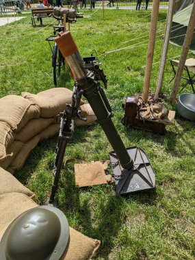 PILSEN, CZECH Cumhuriyet - 5 Mayıs 2023: Özgürlük Konvoyu. Özgürlük Festivali Plzen (Plze). Pilsen 'in Mayıs 1945' te Amerikan Ordusu tarafından kurtarılmasının kutlanması. 2. Dünya Savaşı 'ndan kalma makineler, tanklar ve zırhlı araçlar.