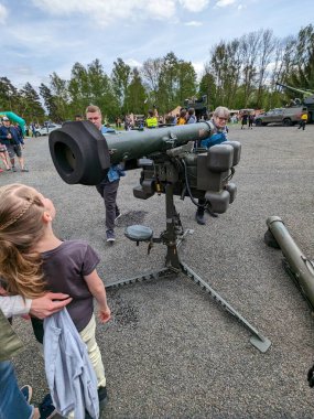 PILSEN, CZECH Cumhuriyet - 5 Mayıs 2023: Özgürlük Konvoyu. Özgürlük Festivali Plzen (Plze). Pilsen 'in Mayıs 1945' te Amerikan Ordusu tarafından kurtarılmasının kutlanması. 2. Dünya Savaşı 'ndan kalma makineler, tanklar ve zırhlı araçlar.