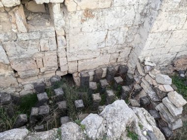 Ürdün 'ü geziyorum. Umm Qais' nin kültürel ve doğal tarafı ve antik Gadara harabeleri. Antik Roma şehri. Ülkenin kuzeybatısında, Ürdün 'ün İsrail ve Suriye sınırlarına yakın.