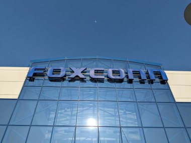 Kolin, Çek Cumhuriyeti-14 Temmuz 2023: Foxconn şirketi, bu bölgedeki büyük teknoloji şirketi ve işvereni, büyük üretim fabrikası ve lojistik merkezi deposu