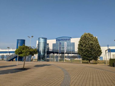 Kolin, Çek Cumhuriyeti-14 Temmuz 2023: Foxconn şirketi, bu bölgedeki büyük teknoloji şirketi ve işvereni, büyük üretim fabrikası ve lojistik merkezi deposu