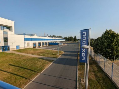 Kolin, Çek Cumhuriyeti-14 Temmuz 2023: Foxconn şirketi, bu bölgedeki büyük teknoloji şirketi ve işvereni, büyük üretim fabrikası ve lojistik merkezi deposu