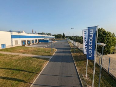 Kolin, Çek Cumhuriyeti-14 Temmuz 2023: Foxconn şirketi, bu bölgedeki büyük teknoloji şirketi ve işvereni, büyük üretim fabrikası ve lojistik merkezi deposu