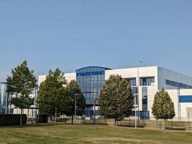 Kolin, Çek Cumhuriyeti-14 Temmuz 2023: Foxconn şirketi, bu bölgedeki büyük teknoloji şirketi ve işvereni, büyük üretim fabrikası ve lojistik merkezi deposu