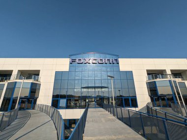 Kolin, Çek Cumhuriyeti-14 Temmuz 2023: Foxconn şirketi, bu bölgedeki büyük teknoloji şirketi ve işvereni, büyük üretim fabrikası ve lojistik merkezi deposu