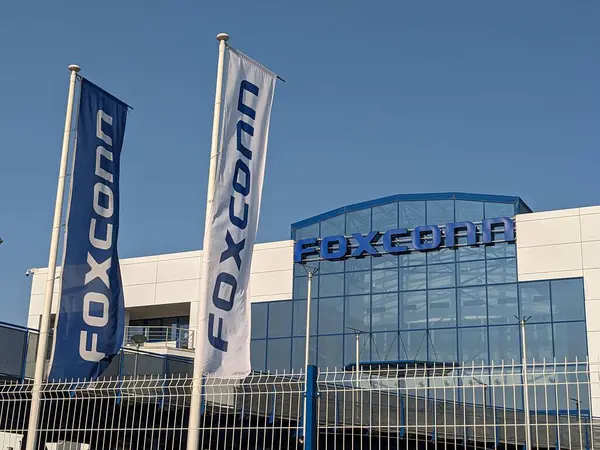 Kolin, Çek Cumhuriyeti-14 Temmuz 2023: Foxconn şirketi, bu bölgedeki büyük teknoloji şirketi ve işvereni, büyük üretim fabrikası ve lojistik merkezi deposu