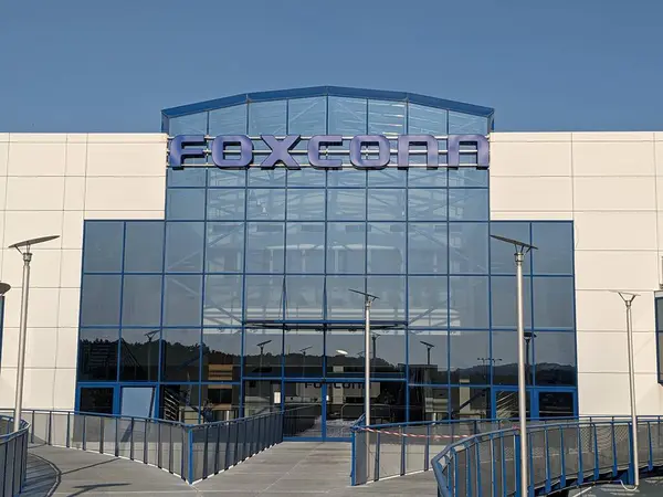 Kolin, Çek Cumhuriyeti-14 Temmuz 2023: Foxconn şirketi, bu bölgedeki büyük teknoloji şirketi ve işvereni, büyük üretim fabrikası ve lojistik merkezi deposu
