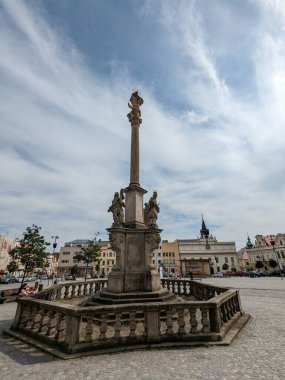 Havlickuv Brod, Çek Cumhuriyeti - 11 Temmuz 2022: Çek Cumhuriyeti 'nin Vysocina bölgesinde çeşmeli tarihi Havlickuv Brod şehir meydanı