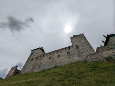 Kasperk, Çek Cumhuriyeti-12 Ağustos 2023: Kasperk kalesi eski bohem gotik kalesinin kuleli manzarası