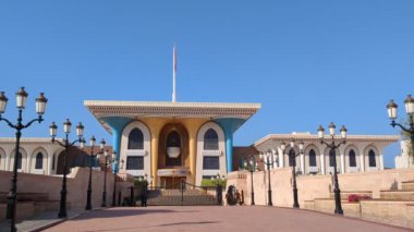 OMAN 'ın güzel başkenti MÜZCAT, Arap Yarımadası' nın beyaz geleneksel binaları, camileri ve dağlık zeminiyle ele geçirildi.