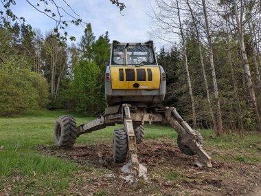 Plzen, Çek Cumhuriyeti - 27 Ekim 2023: Orman kazıcı Menzi Muck A91 Toprak Fabrikası 'nda.