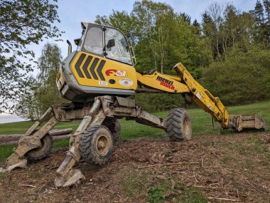 Plzen, Çek Cumhuriyeti - 27 Ekim 2023: Orman kazıcı Menzi Muck A91 Toprak Fabrikası 'nda.