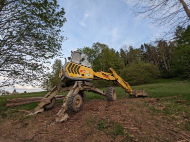 Plzen, Çek Cumhuriyeti - 27 Ekim 2023: Orman kazıcı Menzi Muck A91 Toprak Fabrikası 'nda.