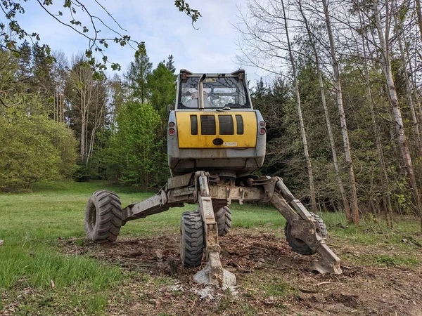 Plzen, Çek Cumhuriyeti - 27 Ekim 2023: Orman kazıcı Menzi Muck A91 Toprak Fabrikası 'nda.