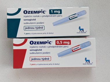 Prag, Çek Cumhuriyeti - 20 Ocak 2024: Ozempic Box. Ozempik ilacın Çek versiyonu. Çek Cumhuriyeti 'nde diyabet tedavisi. Bir paket semaglutid. Diyabet ilacı. Bazen kilo vermek için kullanılıyor.