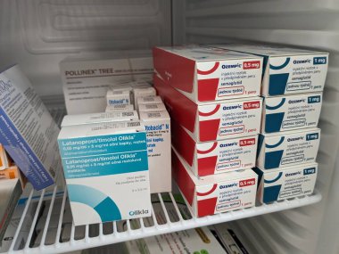 Prag, Çek Cumhuriyeti - 20 Ocak 2024: Ozempic Box. Ozempik ilacın Çek versiyonu. Çek Cumhuriyeti 'nde diyabet tedavisi. Bir paket semaglutid. Diyabet ilacı. Bazen kilo vermek için kullanılıyor.