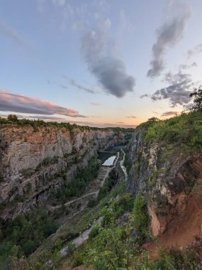 Taş ocağı Büyük Amerika (Lom Velka Amerika) Çek Cumhuriyeti, havadan manzara manzarası, Çek doğası, Avrupa-Büyük Amerika Morina-kireçtaşı ocağı