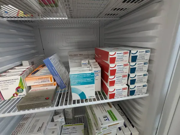 Prag, Çek Cumhuriyeti - 20 Ocak 2024: Ozempic Box. Ozempik ilacın Çek versiyonu. Çek Cumhuriyeti 'nde diyabet tedavisi. Bir paket semaglutid. Diyabet ilacı. Bazen kilo vermek için kullanılıyor.