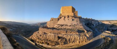 El Karak 'taki Ortaçağ Haçlıları Kalesi - Ürdün, Arap dünyasındaki Al Kerak ormanı yüzyıllar boyunca bir kale olarak hizmet verdi.