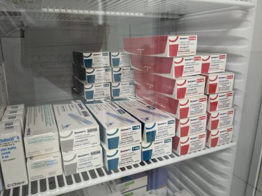 Prag, Çek Cumhuriyeti - 2 Haziran 2024: Ozempic Box. Ozempik ilacın Çek versiyonu. Çek Cumhuriyeti 'nde diyabet tedavisi. Bir paket semaglutid. Diyabet ilacı. Bazen kilo vermek için kullanılıyor.