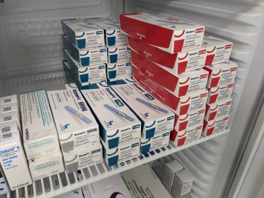 Prag, Çek Cumhuriyeti - 2 Haziran 2024: Ozempic Box. Ozempik ilacın Çek versiyonu. Çek Cumhuriyeti 'nde diyabet tedavisi. Bir paket semaglutid. Diyabet ilacı. Bazen kilo vermek için kullanılıyor.