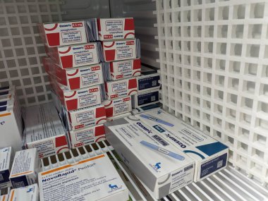 Prag, Çek Cumhuriyeti - 2 Haziran 2024: Ozempic Box. Ozempik ilacın Çek versiyonu. Çek Cumhuriyeti 'nde diyabet tedavisi. Bir paket semaglutid. Diyabet ilacı. Bazen kilo vermek için kullanılıyor.