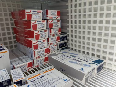 Prag, Çek Cumhuriyeti - 2 Haziran 2024: Ozempic Box. Ozempik ilacın Çek versiyonu. Çek Cumhuriyeti 'nde diyabet tedavisi. Bir paket semaglutid. Diyabet ilacı. Bazen kilo vermek için kullanılıyor.