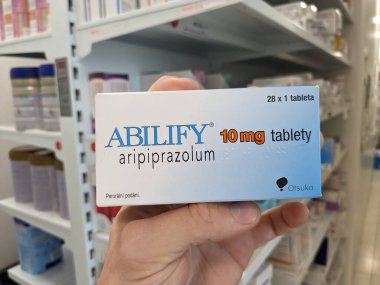 Prag, Çek Cumhuriyeti - 29 Mayıs 2024: OTSKUA ilaç firması Aripiprazolum 'dan ARIPRAZOLE kutu ABILIFY, bipolar I bozukluğu, şizofreni gibi zihinsel durumları tedavi etmek için