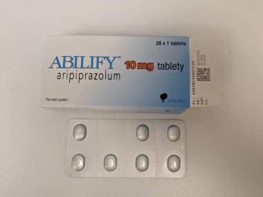 Prag, Çek Cumhuriyeti - 29 Mayıs 2024: OTSKUA ilaç firması Aripiprazolum 'dan ARIPRAZOLE kutu ABILIFY, bipolar I bozukluğu, şizofreni gibi zihinsel durumları tedavi etmek için