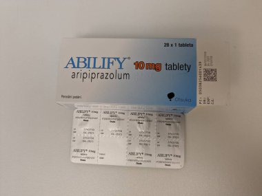 Prag, Çek Cumhuriyeti - 29 Mayıs 2024: OTSKUA ilaç firması Aripiprazolum 'dan ARIPRAZOLE kutu ABILIFY, bipolar I bozukluğu, şizofreni gibi zihinsel durumları tedavi etmek için