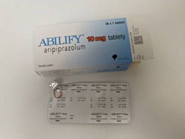 Prag, Çek Cumhuriyeti - 29 Mayıs 2024: OTSKUA ilaç firması Aripiprazolum 'dan ARIPRAZOLE kutu ABILIFY, bipolar I bozukluğu, şizofreni gibi zihinsel durumları tedavi etmek için