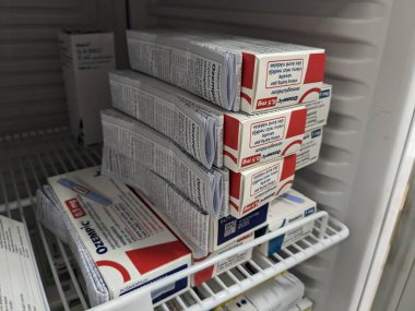 Prag, Çek Cumhuriyeti-4 Ocak 2024: Ozempic kutusu. Ozempik ilacın Çek versiyonu. Çek Cumhuriyeti 'nde diyabet tedavisi. Bir paket semaglutid. Diyabet ilacı. Bazen kilo vermek için kullanılıyor. Yapımcı Novo Nordisk.