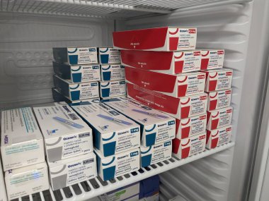 Prag, Çek Cumhuriyeti-4 Ocak 2024: Ozempic kutusu. Ozempik ilacın Çek versiyonu. Çek Cumhuriyeti 'nde diyabet tedavisi. Bir paket semaglutid. Diyabet ilacı. Bazen kilo vermek için kullanılıyor. Yapımcı Novo Nordisk.