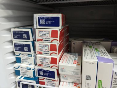 Prag, Çek Cumhuriyeti-4 Ocak 2024: Ozempic kutusu. Ozempik ilacın Çek versiyonu. Çek Cumhuriyeti 'nde diyabet tedavisi. Bir paket semaglutid. Diyabet ilacı. Bazen kilo vermek için kullanılıyor. Yapımcı Novo Nordisk.