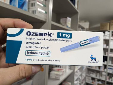 Prag, Çek Cumhuriyeti-4 Ocak 2024: Ozempic kutusu. Ozempik ilacın Çek versiyonu. AB 'de diyabet tedavisi. Bir paket semaglutid. Diyabet ilacı. Bazen kilo vermek için kullanılıyor. Danimarkalı Novo Nordisk yapımcısı.